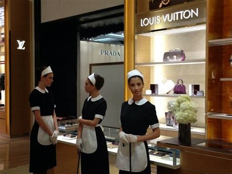 louis vuitton employee uniform